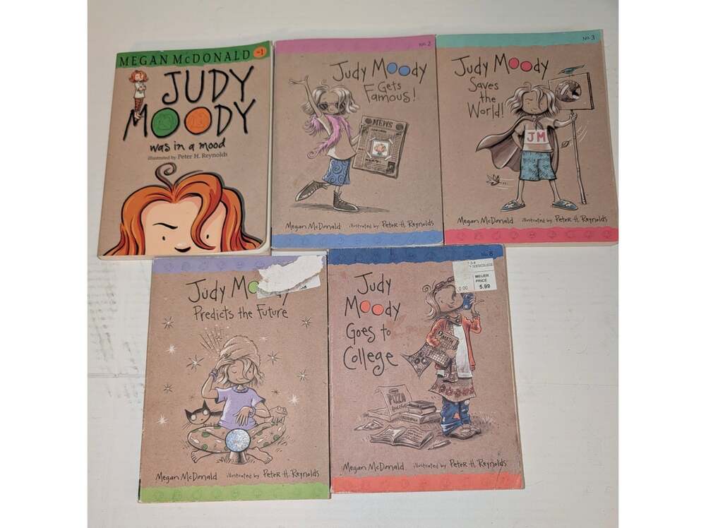 Lot 5 Judy Moody Chapter Books Paperback Gets Famous Was in a Mood